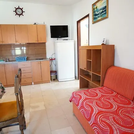 Roberta Apartment *