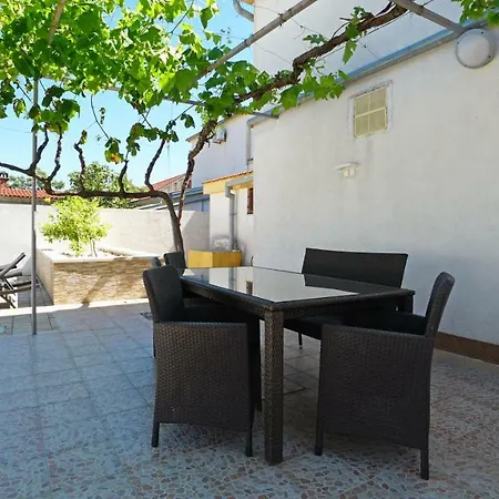 Roberta Apartment